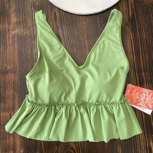 NWT Kortni Jeane Vneck